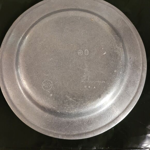Vintage Wilton Armetale Columbia PA Pewter Plate RWP With Logo Front 8" - Picture 3 of 7